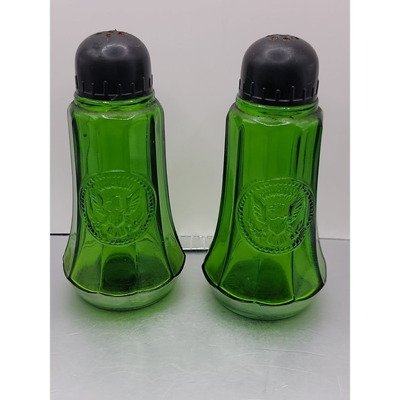 Eagles Nest Outfitters Other - Vintage Cumberland Green Glass Eagle Salt & Pepper Shakers USA Great Seal Set